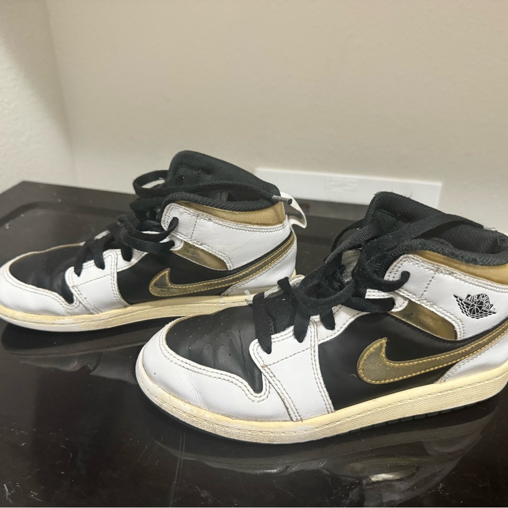 Nike Kids Sneakers Black White Gold Jordans